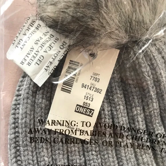 NWT Aeropostale Cuffed Gray Knit Beanie Hat with Faux Fur Pom Pom - OS - Picture 2 of 3